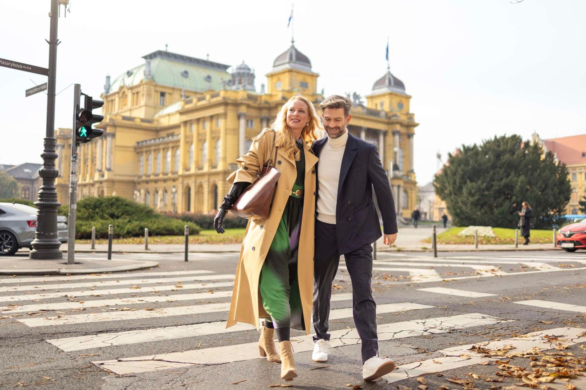 Art'Otel Zagreb, Powered By Radisson Hotels Esterno foto A couple crossing a road in Zagreb, Croatia