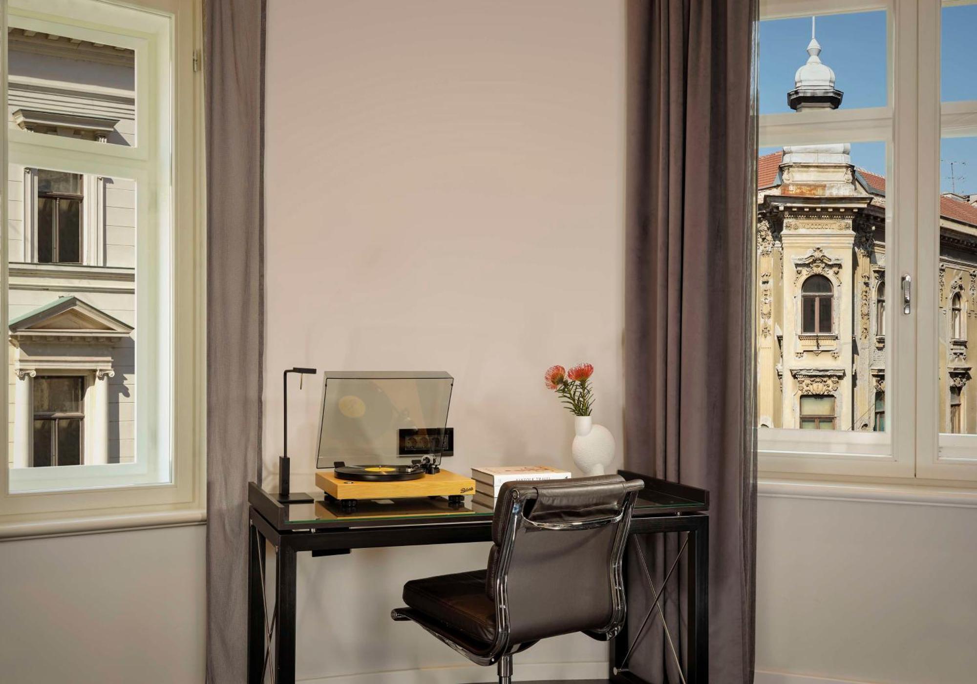 Art'Otel Zagreb, Powered By Radisson Hotels Esterno foto A room at the hotel
