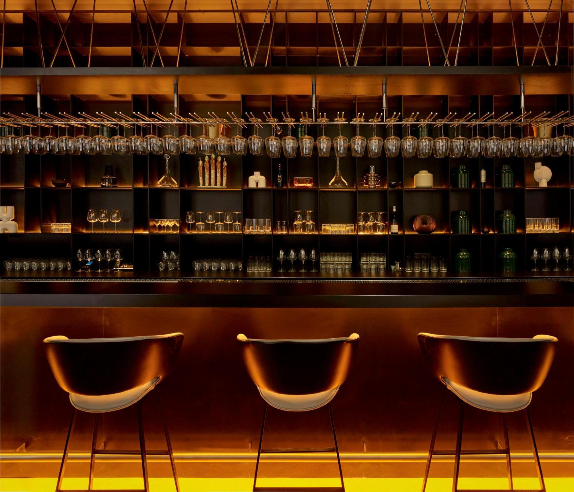 Art'Otel Zagreb, Powered By Radisson Hotels Esterno foto The bar at the restaurant