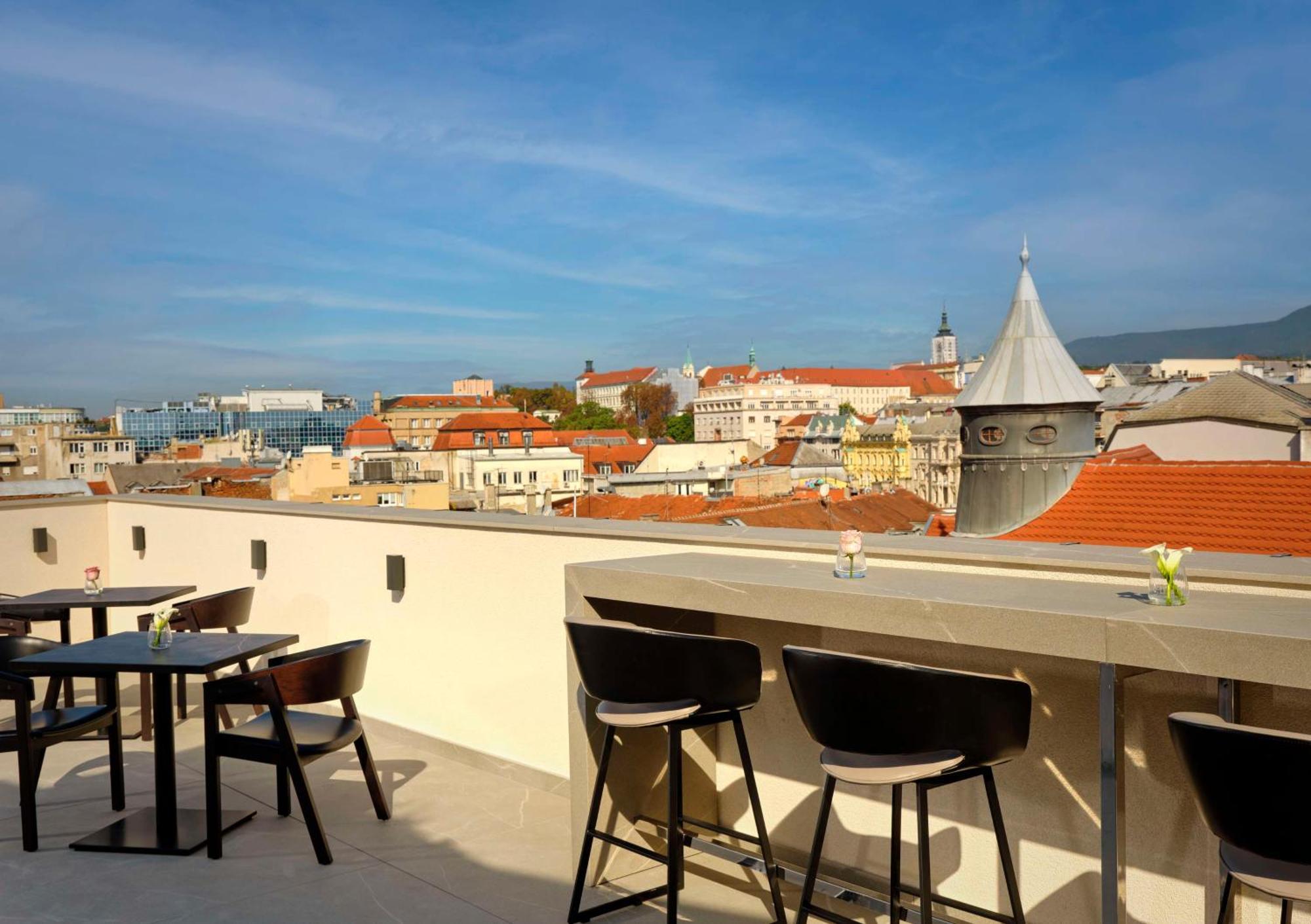 Art'Otel Zagreb, Powered By Radisson Hotels Esterno foto View from the rooftop bar